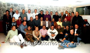 23112007
Ex alumnos de la carrera de Ingenieros Industriales del Tec de La Laguna, conmemoraron su 35 aniversario de graduación
