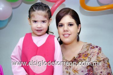 18112007
Ana Lucía Cabarga Villarreal fue festejada al cumplir tres años con una reunión organizada por Ninfa Villarreal Martínez.
