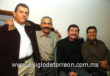 23112007
Héctor Urbina, Alberto Castañeda, Jesús Robles y Guillermo Contreras, ex alumnos del Tec de La Laguna.