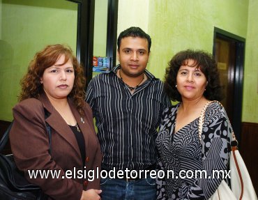 23112007
Mayela Mena, Jorge Pacheco y Carolina Ávila.