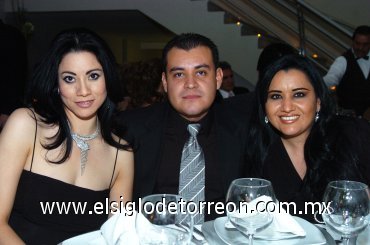 25112007
Isela Pedrueza, Mario Alberto Pámanes y Claudia Lara.