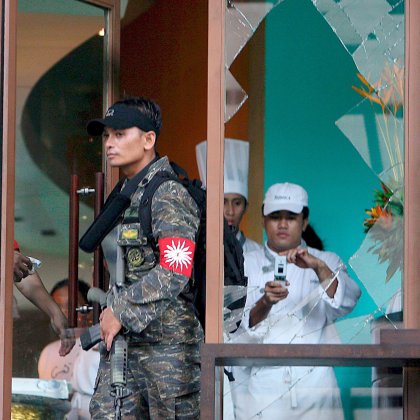 Los rebeldes exigían la dimisión de la presidenta de Filipinas, Gloria Macapagal Arroyo, a la que acusan de corrupción.