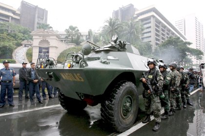 Las fuerzas de seguridad aplastaron el motín llevado a cabo por el grupo de militares atrincherados en un hotel de Makati, el distrito financiero de Manila, Filipinas.