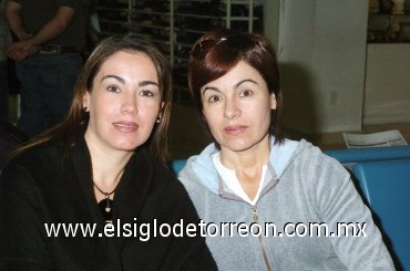 19112007
Martha López viajó a Puerto Vallarta y fue despedida por Mariana López.