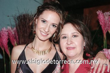 29112007
Lilia Torres de Valle organizó una elegante despedida para su hija.
