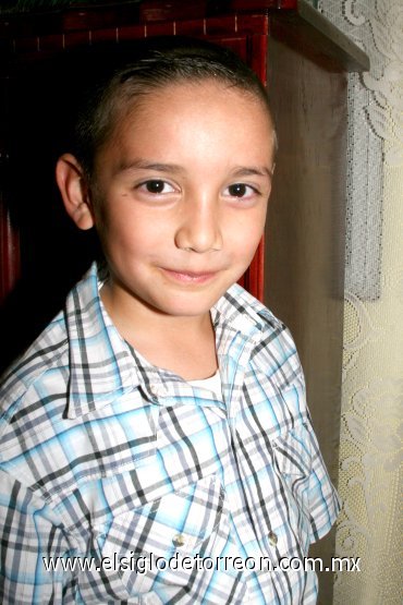 29112007
José Carlos de León Espino festejó su octavo cumpleaños con divertida reunión.