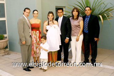 30112007
Jorge y Paty de Mata junto a sus hijos Jorgito y Diego acompañados por Yadira y Armando Acosta; Liliana y Arturo Gilio.