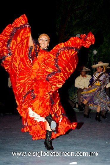 18112007
Nahucalli deleitó a los asistentes con un colorido espectáculo en el TIM.