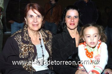 25112007
Adelina Soto, Carmen de Soto y Luciana Soto.
