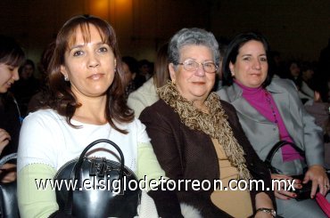 25112007
Yolanda Bello, Yolanda Garza y Karín Luján.