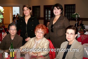 29112007
Oly Medina, Cuquita Franco de Quiroga, Cristina González, Mirna Gutiérrez y Carmelita Díaz.
