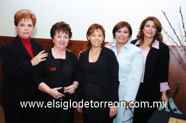 30112007
Elvira de Arredondo, Julieta Barneche, Mónica Vial de Sánchez Fierro, Marisa de Morales y Fina Ganem.