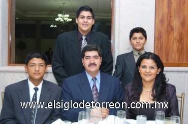 30112007
Gerardo Gabaldón y Laura Berna de Gabaldón y sus hijos Víctor, Osvaldo y Mauricio.