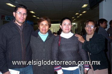 25112007
Armando Sánchez, Ángela Sánchez y Otilia Juárez despidieron a Imelda Sánchez ya que Partió hacia Tijuana.