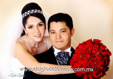 L.R.H. Brenda Rentería Rivas el día de su enlace nupcial con el Ing. Alberto Ramírez Garza.

Estudio Karla Rentería.
