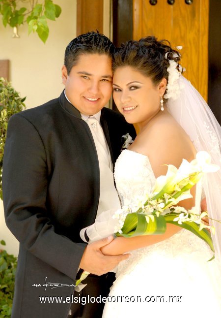 Arq. Alejandro Tello Saláis y Arq. Laurisel Elías González contrajeron nupcias en la parroquia de La Inmaculada Concepción el pasado sábado 27 de octubre de 2007.

Estudio Carlos Maqueda.