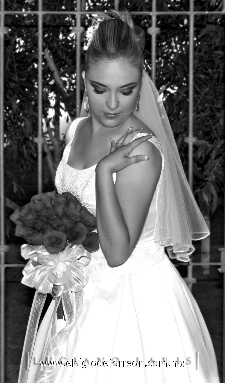Srita. Laura María Elizalde Chavarría el día de su enlace nupcial con el Ing. Osvaldo Ricardo Torres Nava.

Estudio Luciano Laris.