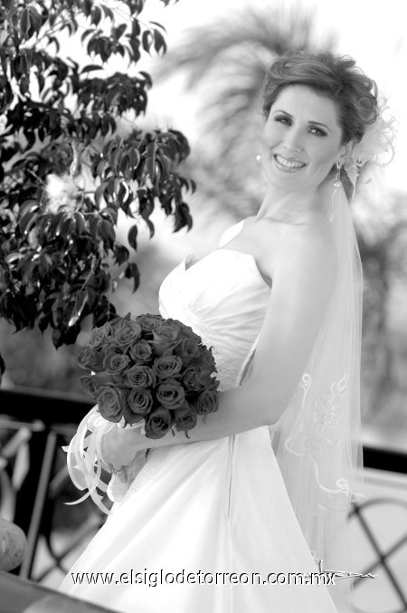Srita. Marcela Pereyra González el día de su boda con el Sr. Luis Fernando Compeán Ramírez.

Estudio Carlos Maqueda.