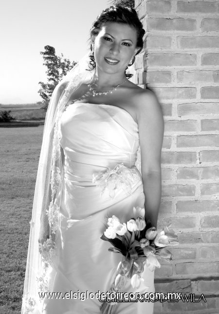 Srita. Miriam Aldana Martínez el día de su enlace nupcial con el Sr. Koen G.P. Peeters.- 
Fotografía Guillermo de Ávila.