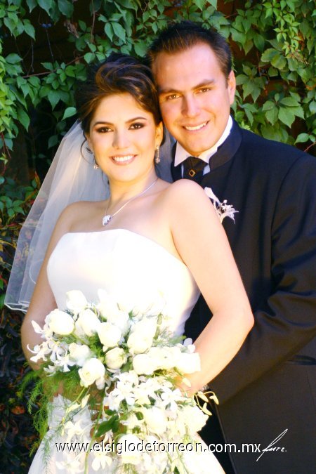 Sr. Francisco Towns Izaguirre y Srita. Valeria Jardón Castro contrajeron nupcias en la parroquia de la Inmaculada Concepción, el sábado 20 de octubre de 2007. 

Estudio Alfredo Martínez