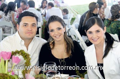 Carlos y Ale Mijares y Ale Papadópulos.