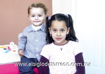 Cumplen 7 y 2 años
Sebastián y Regina Mota Perrella.