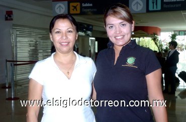 06122007
Rosa Estela Aguirre y Wendy Cabrera viajaron a la Ciudad de México.
