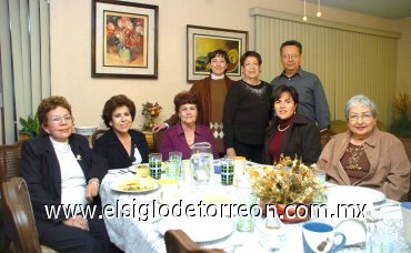 01122007
Carolina acompañada de sus amigas Lily de la Peña, María Magdalena Goitia, Coty Guerra, Esther López, Linda Trasfí y Martha Galán, así como de su esposo Carlos Obregón