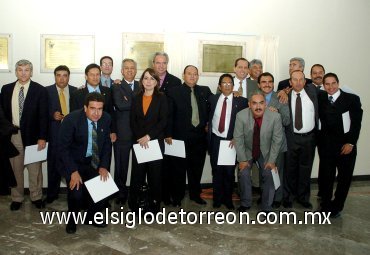 01122007
Ex alumnos de las carreras de Ingeniería Mécanico Administrador, Industrial de Sistemas y Electricista de la generación 82 del Tecnológico de Monterrey, celebraron sus 25 años de graduación