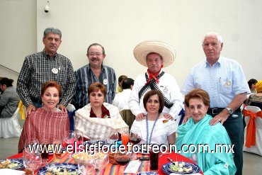 02122007
Antonio y Nancy Kuri; Jorge y Lupita Rosas, Cándido y Ana Tere García; Manolo y María Elena Fernández.
