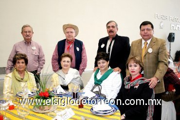 02122007
Sergio y Bertha Berlanga; Toño y Cristy Yarza; Rafa y Lula Álvarez; y Arturo y Margarita Rivera.