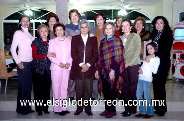 02122007
Socorro, Martha, Lupita, Bertha, Berenice, Alma, Yanira, Coco, Meche, Rebeca, Carmen, Silvia y la niña Marian