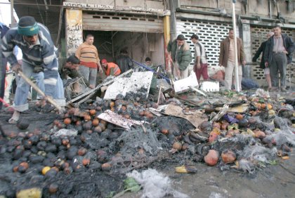 El triple atentado con coche bomba es el ataque más mortífero de los últimos meses en Irak, perpetrado dos semanas antes de la retirada de las tropas británicas de la vecina Basora.