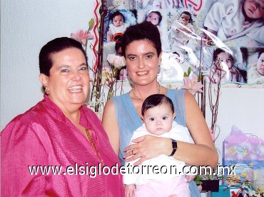 08122007
Delfina con su mamá Paty Valdés Madero y su abuelita Delfina Madero de Valdés.