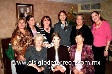 07122007
Elisa, Marina, Bertha, Martha, Gaby, Marga, Linda, Silvia y Lupita, integrantes del Grupo de los Lunes en su posada.