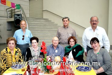 08122007
Alejandro y Marilú Gidi; Rodolfo y Angélica Castro; Manuel y Melita González; y Salvador y Beba Valencia.