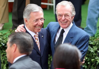 La boda reunió personalidades del medio artístico y de la información que comúnmente están en competencia en diferentes medios de comunicación. Por ejemplo, Paty Chapoy y Emilio Azcárraga, Joaquín López Dóriga y Jacobo Zabludovsky, o Gloria Trevi y Eduardo Yánez