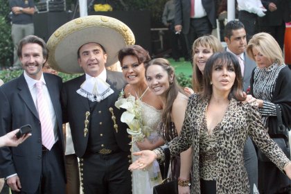 Veronica Castro asistió a la boda de Vicente Fernández y su amiga Mara Castañeda.