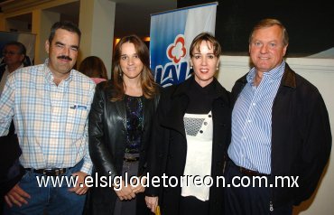 03122007
Marcos Canales, Cristina de Canales, Mariángeles Tricio de Estrada y Alejandro Estrada.