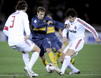 El italiano Filippo Inzaghi abrió el marcador al minuto 21, pero dos más tarde el argentino Rodrigo Palacio emparejó el marcador; el zaguero Alessandro Nesta (50), el brasileño Kaká (61) e Inzaghi (70) anotaron por el cuadro “rossonero”, y Massimo Ambrosini marcó autogol y descontó para la escuadra argentina (88).