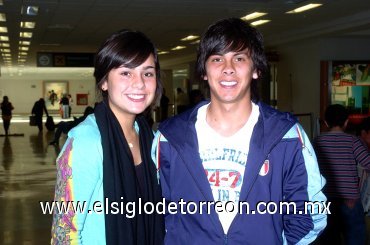 11122007
Mariana Díaz viajó a Rusia y la despidió Arturo Bejarano.
