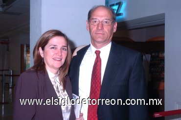 12122007
Cecilia y Guillermo Murra partieron con destino a la Ciudad de México.