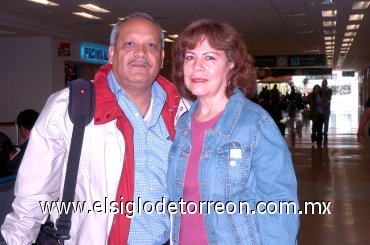 13122007
María Guadalupe Martínez de Rodríguez recibió a Martín Rodríguez, a su llegada de la Ciudad de México.
