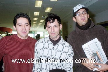09122007
Rafael Cuevas llegó desde la Ciudad de México y lo recibieron Luis Olvera y Rodrigo Díaz.
