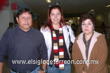 16122007
Patricia Rodríguez y Patricia Reyes viajaron a Sinaloa y las despidió Pablo Rodríguez.