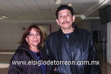 19122007
Laura Ortuño de Moreno viajó a Chiapas y fue despedida por Raúl Moreno.