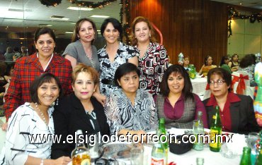 18122007
Margarita de la Cruz, Rebeca Hernández, Kity Méndez, San Juana Amaya, Mary Ramírez, Maru Hernández, Edith de la Cruz, Mireya Vázquez y Vicky Navarro.