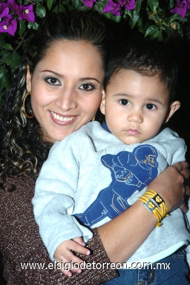 17122007
Lucía Morado de Carlos con su hijo Roberto Carlos.