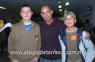 22122007
Francisco Román viajó a Tijuana y fue despedido por Rubén y Daniel Vaquera.