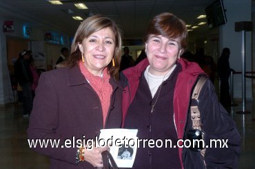 22122007
María Eugenia Gordillo viajó a la Ciudad de México y fue despedida por Gaby García.